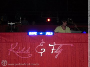 2012.03.03 Kiss and Fly